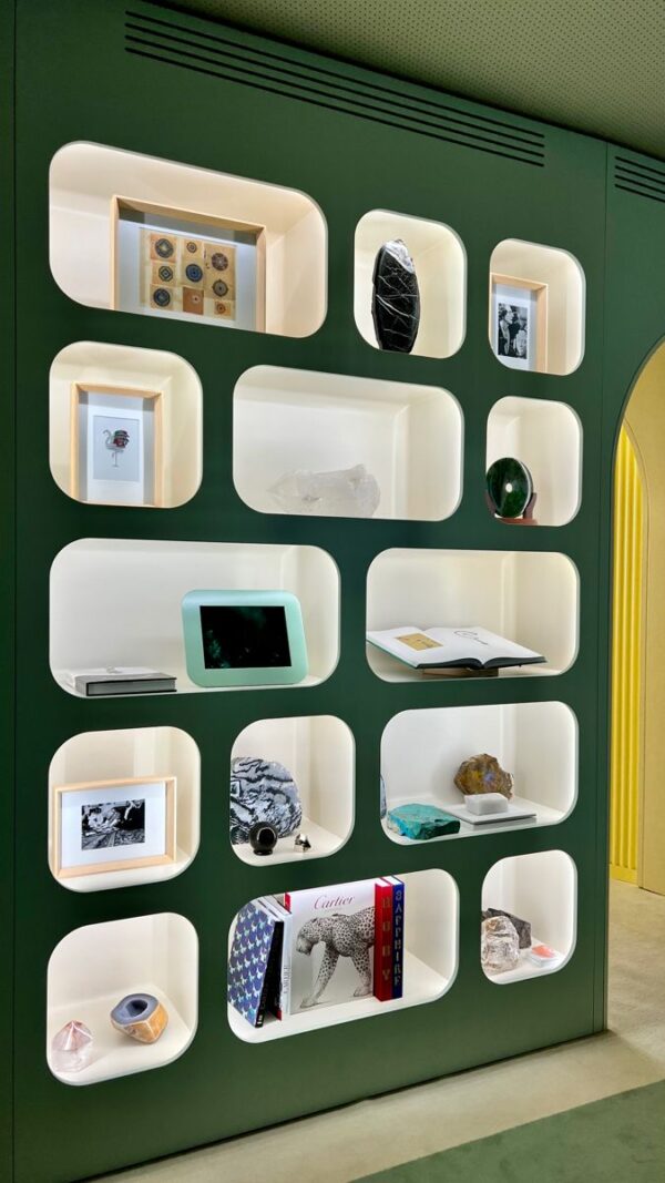 Étagère Murale Design : Niches Lumineuses Organiques